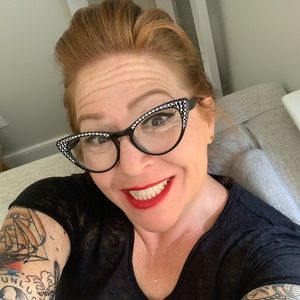 Meet your Posher, Hilary